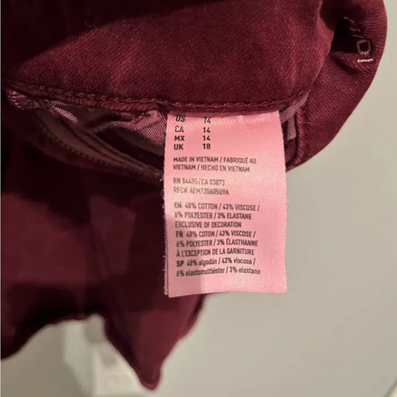 American Eagle Shorts - Regular Rise, Midi Length - Picture 6 of 6